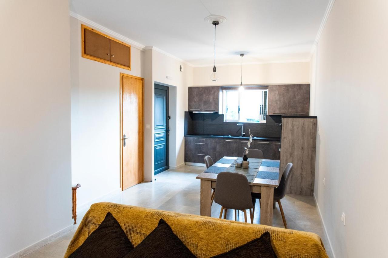 Walnut Home Apartment Near Ancient Olympia Kréstena Exterior photo