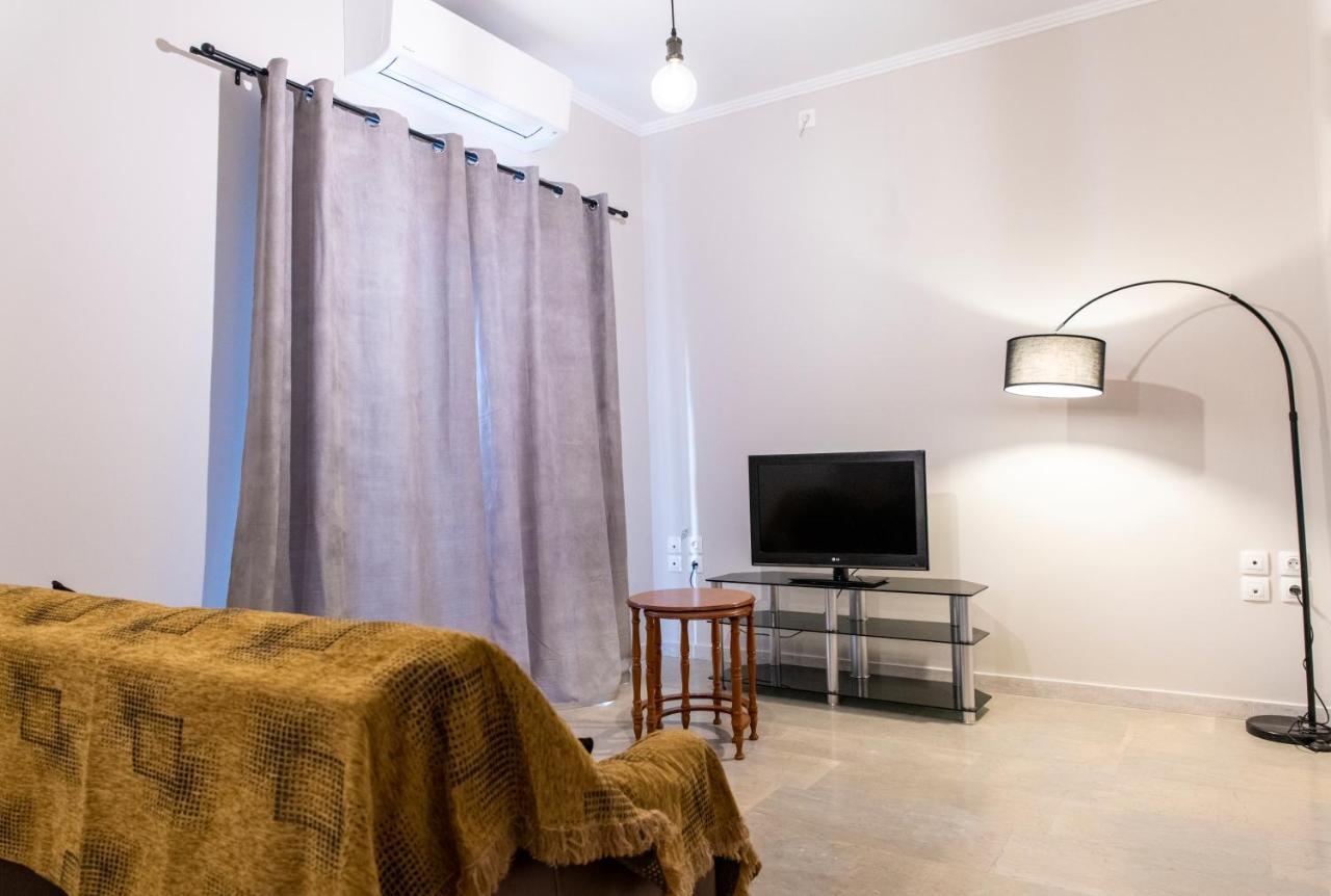 Walnut Home Apartment Near Ancient Olympia Kréstena Exterior photo